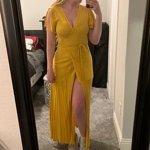 Lulu’s yellow dress